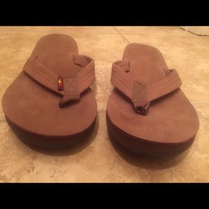 Brand new women’s rainbows size 10